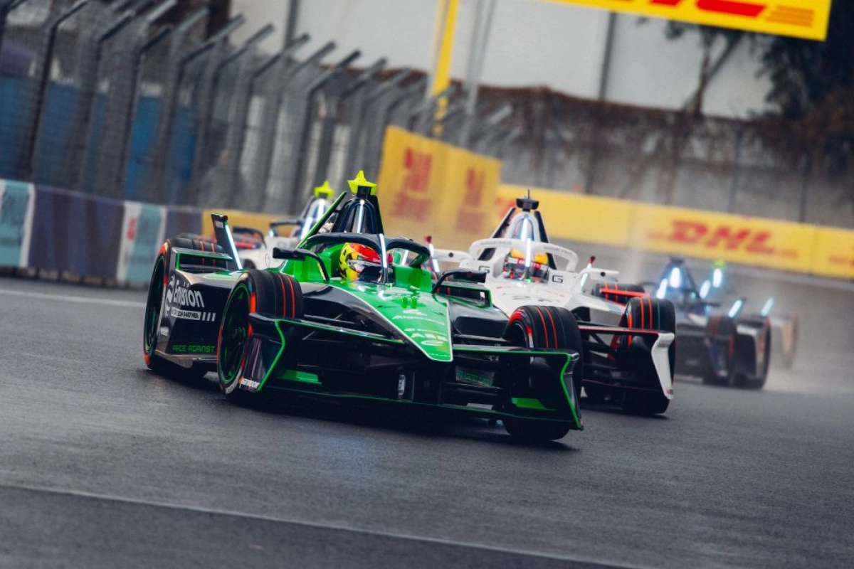 Spacesuit Media Paddy McGrath 521537